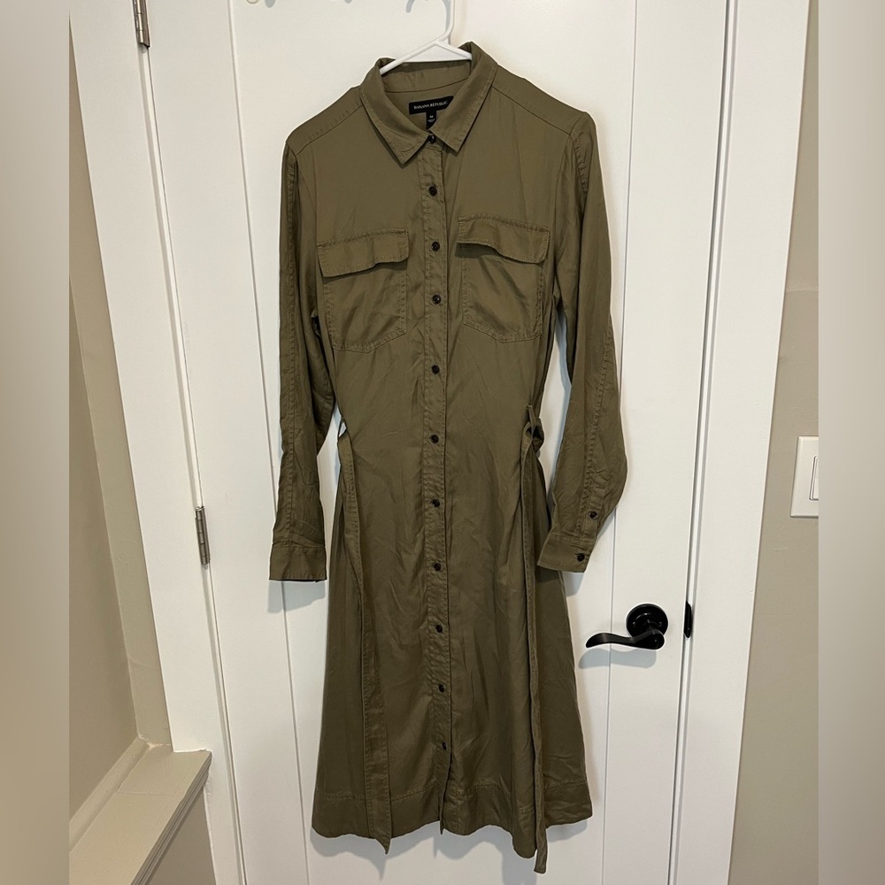 Banana Republic Green Buttoned Tie Front Dress